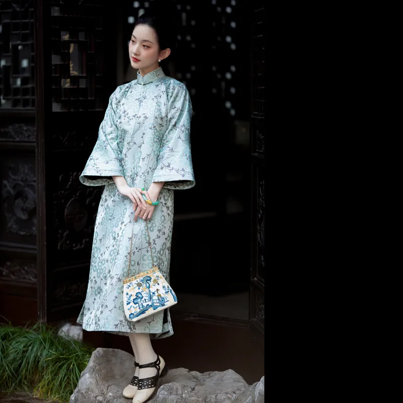 YICHENGFENGXU Cheongsam Women's Blue Jacquard Velvet Oversized Sleeves-1