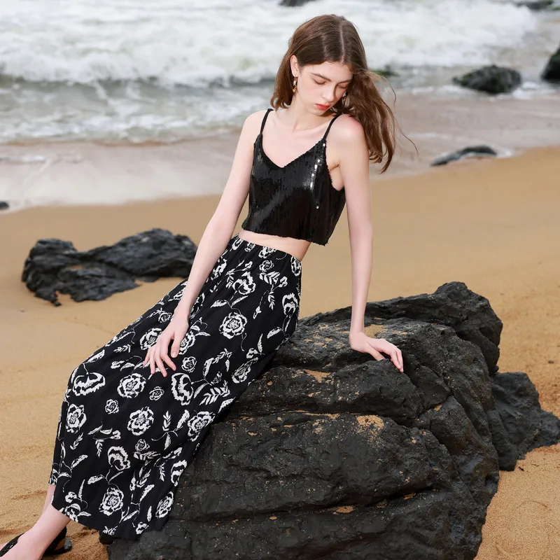3COLOUR Casual Long Skirt Women's Black Floral-2