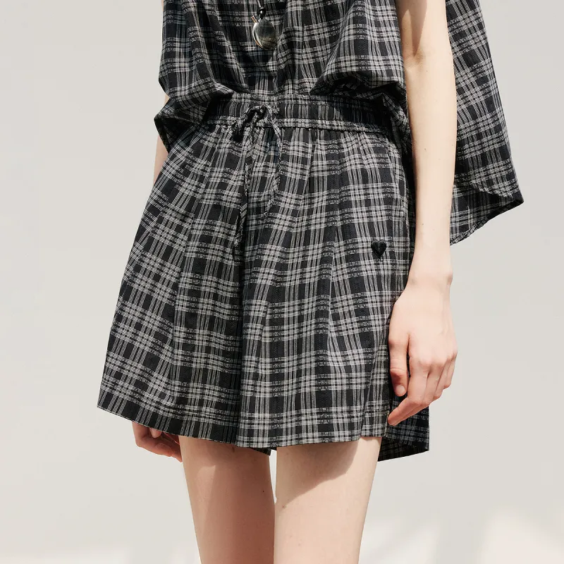 Initial Language Casual Shorts Women's Black Plaid-2