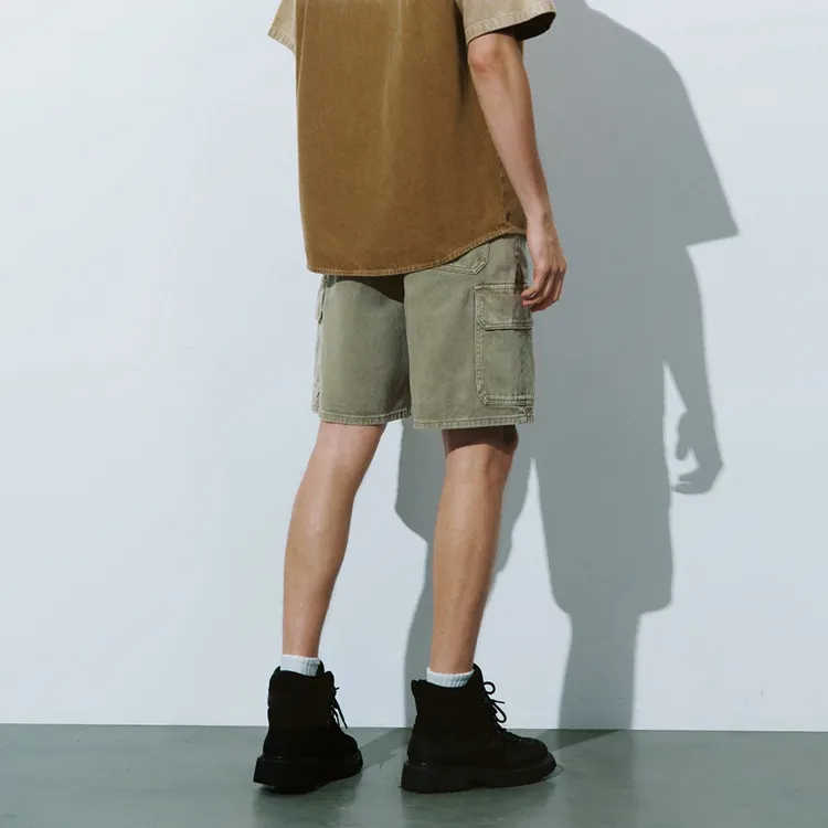 URBAN REVIVO Casual Shorts Men Gray Green-2