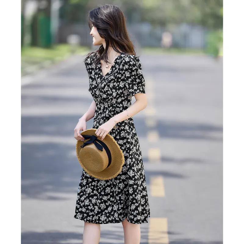 Still Quiet Short Sleeved Dress Women's Black Floral-3