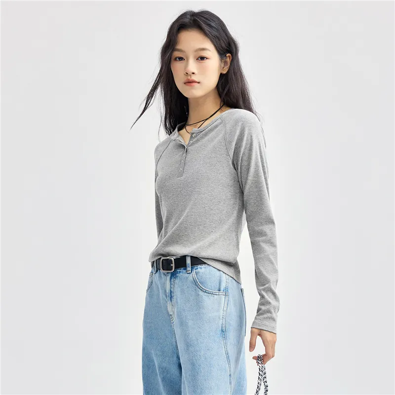 UNIQLO T Shirts Women's-9