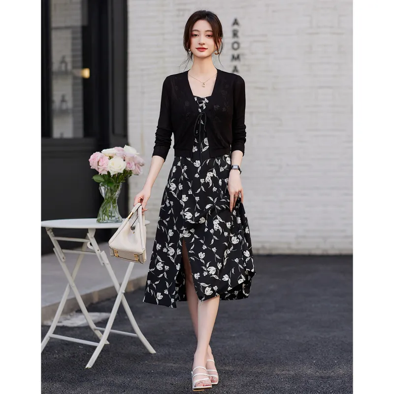 Like The Age Of Water Fall Long Sleeved Dresses Loose Fit Women's Black-1