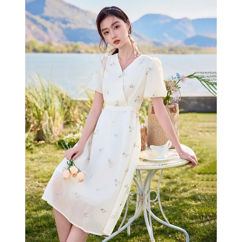 Like The Age Of Water Short Sleeved Dress Women's Beige-1