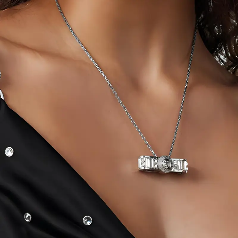 VERSACE Gianni Ribbon Crystal Pendant Necklace-2