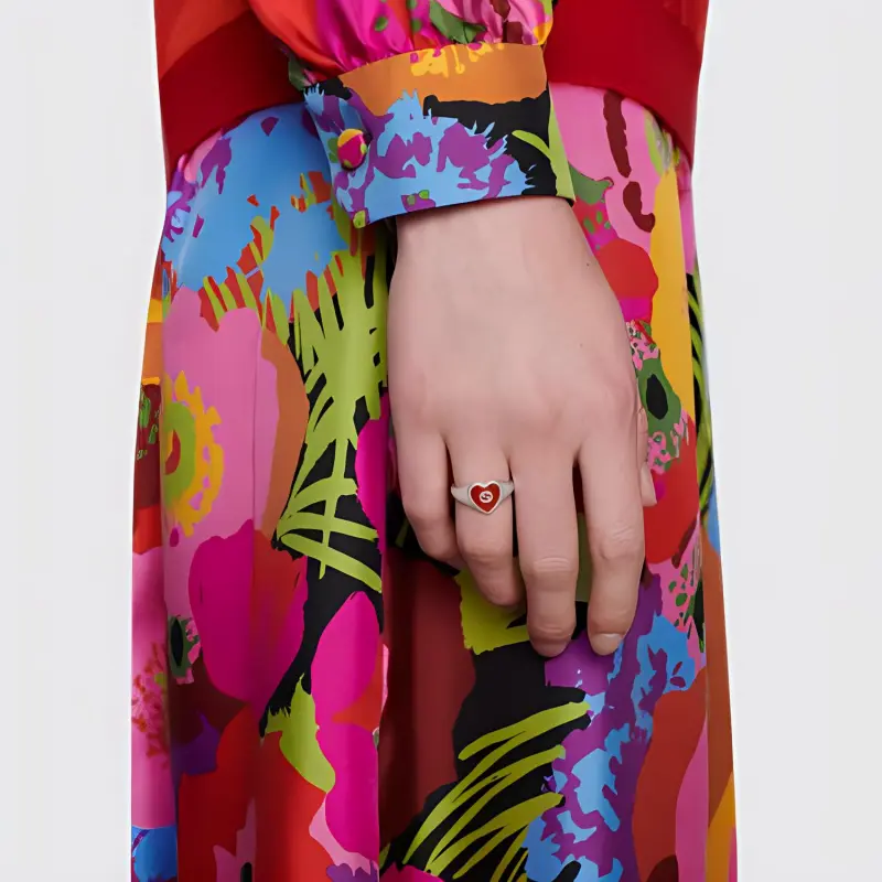 GUCCI Ring With Interlocking G Enamel Heart-3