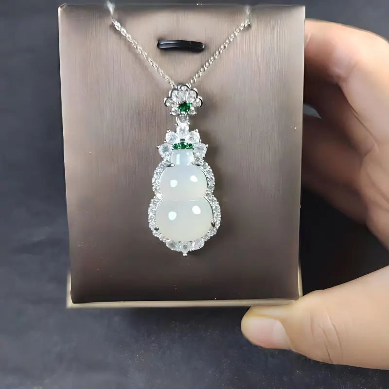 JUNWEN Chalcedony Necklaces Unisex-3