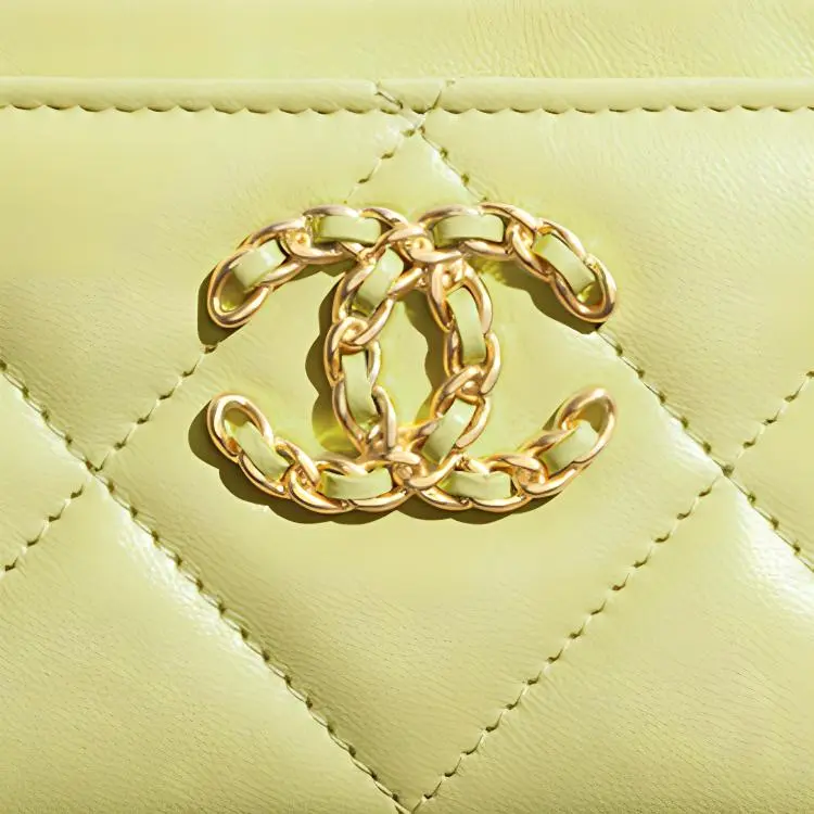 CHANEL 19Bag Lambskin Card Sleeve Card Holder Women's Green-2