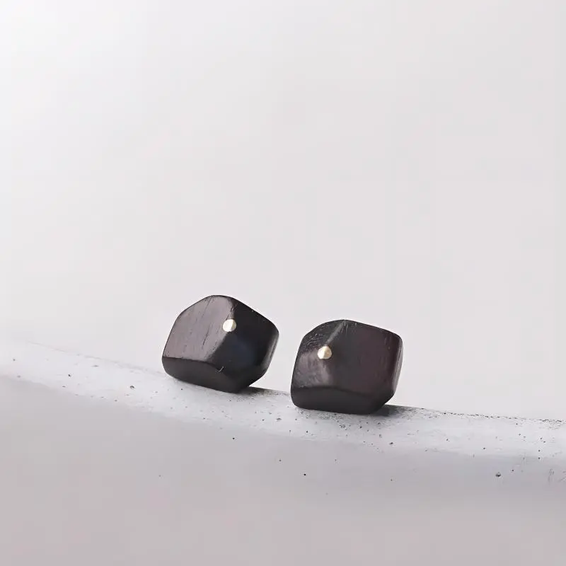 MUXIANG Ebony Stud Earrings Unisex-1