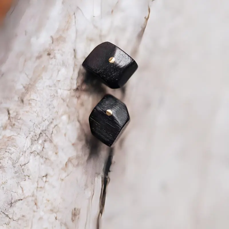 MUXIANG Ebony Stud Earrings Unisex-2