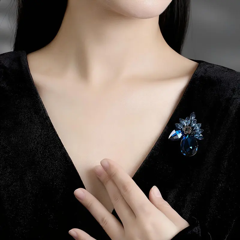 VIOLET Brooches Women's-1