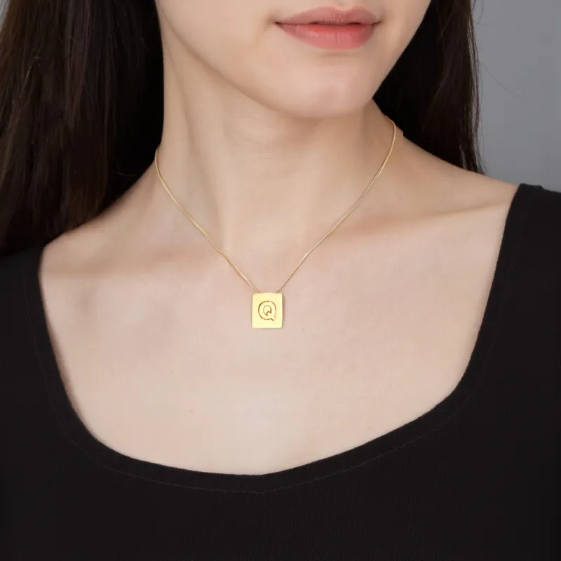 CELINE Alphabet Q Necklace In Brass With Gold Finish-2