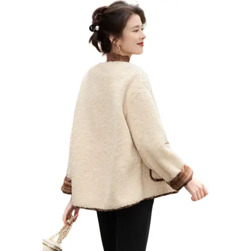 Like The Age Of Water Winter Velvet feel Coat Women's Ecru