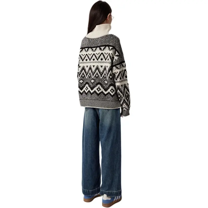 Omont Sweater Women's White With Black Floral-1