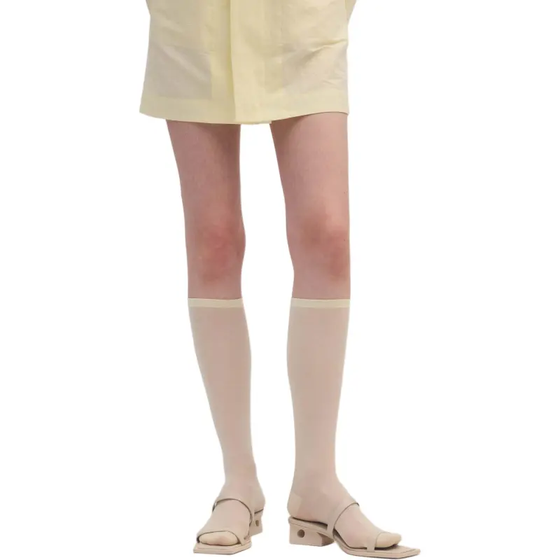 ISSEY MIYAKE SS25 Knee High Socks Women's 1 Pack Yellow-2