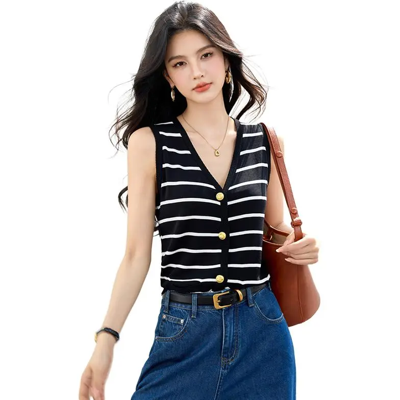La Chapelle Knitwear Women's Black Stripes Pattern-3
