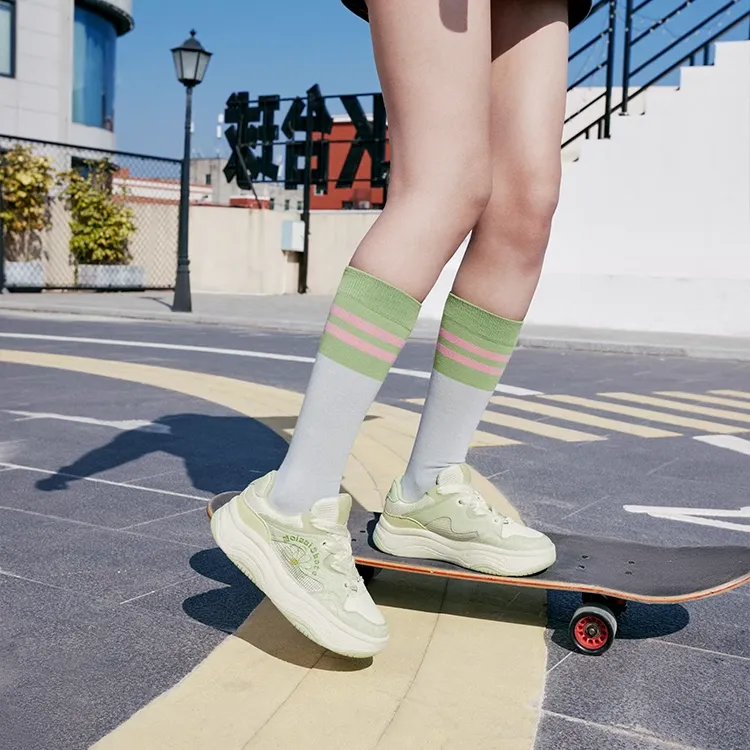 QIAODAN Slip Resistant Quick Drying Wear Resistant Low Top Skateboard Shoes Women's Green White-4