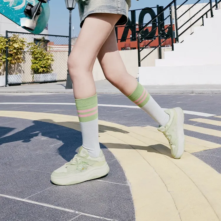QIAODAN Slip Resistant Quick Drying Wear Resistant Low Top Skateboard Shoes Women's Green White-2