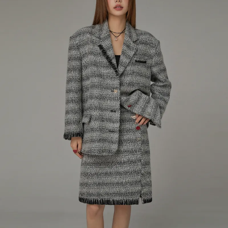 CHUU Coats Women's Black White Stripes-2