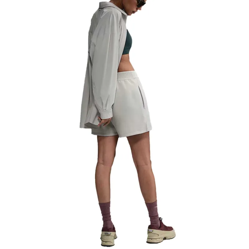 Nike 24.7 ImpossiblySoft Women's Dri FIT Mid Rise Loose 4' Shorts-4