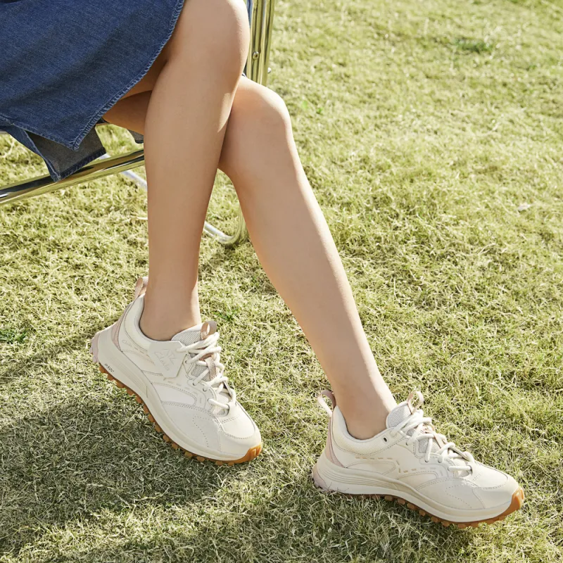 Clarks Waterproof And Breathable Low Top Outdoor Shoes Women's White-6