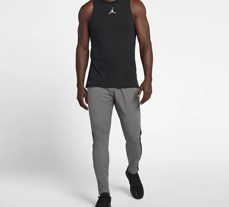 Стильные мужские трикотажные шорты nike air jordan черные