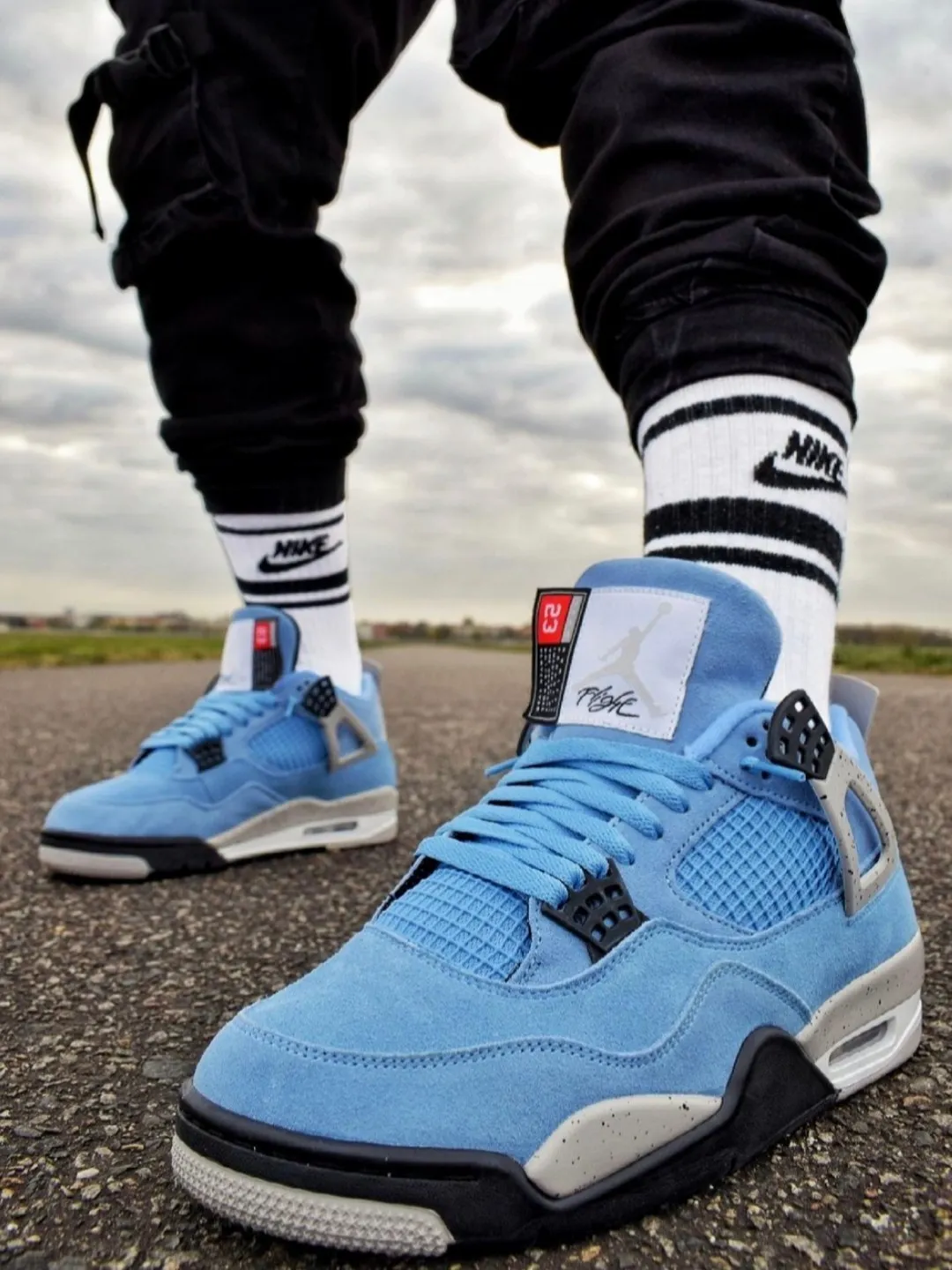 JORDAN 4 Retro University Blue - POIZON 