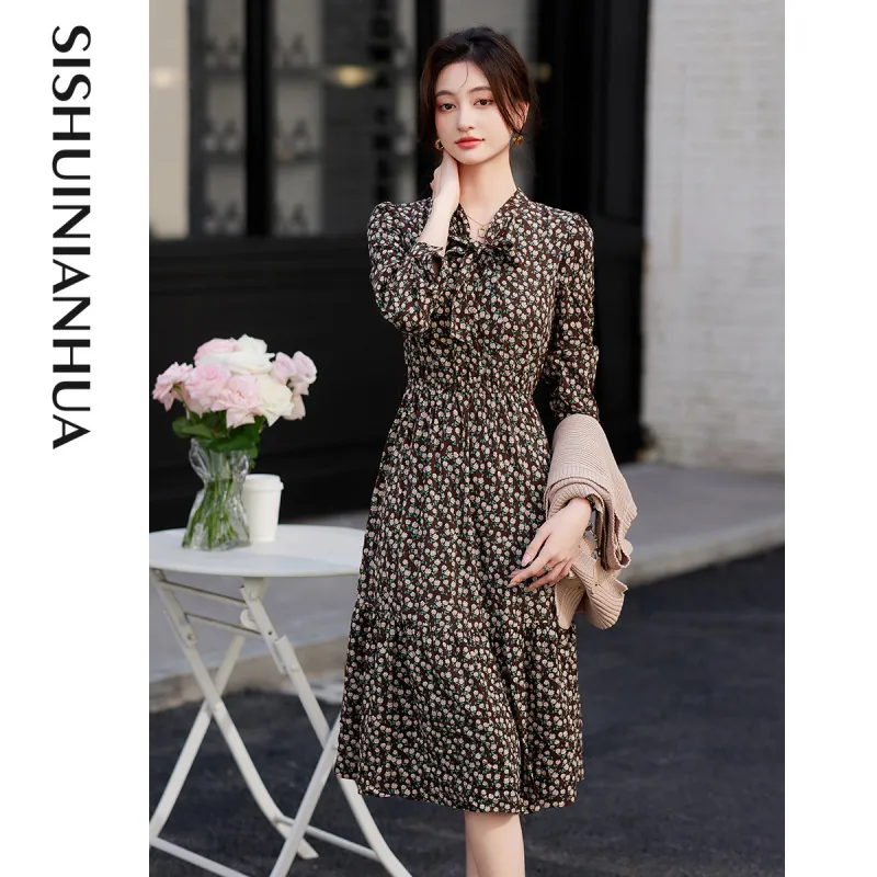 Like The Age Of Water Long Sleeved Dress Women's Apricot-4