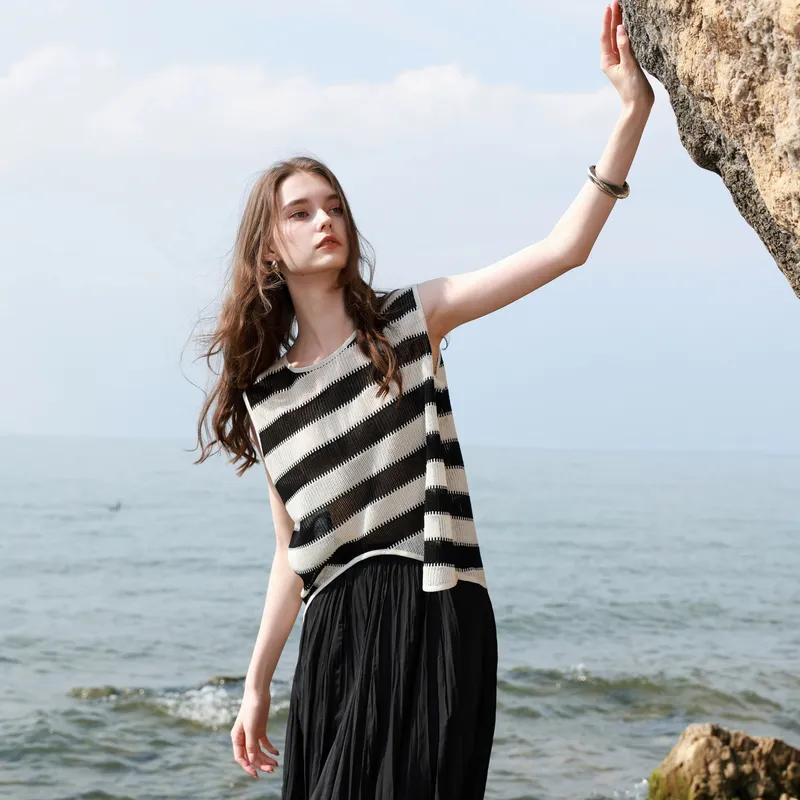 3COLOUR Knitwear Women's Black White Stripes-2