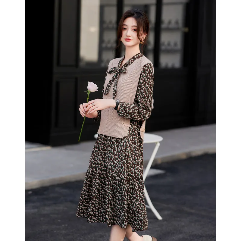 Like The Age Of Water Long Sleeved Dress Women's Apricot-2