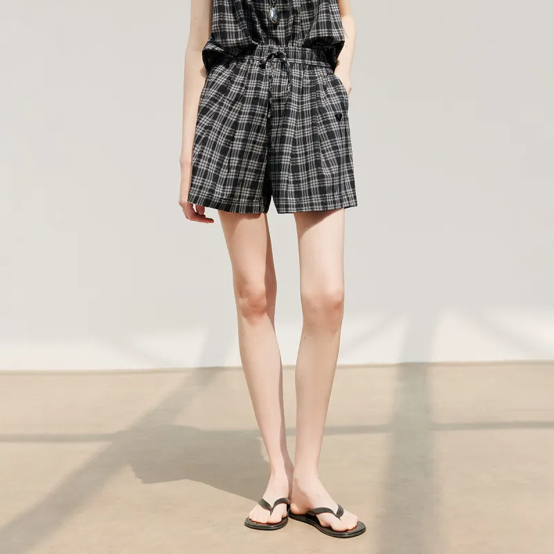 Initial Language Casual Shorts Women's Black Plaid-3