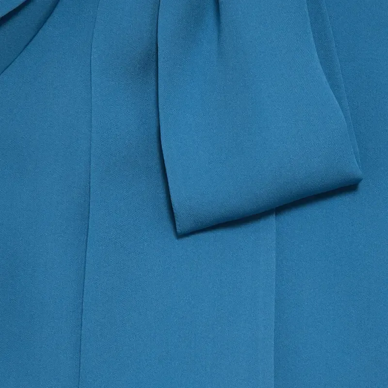 GUCCI Pussy bow Collar Silk Blouse-4