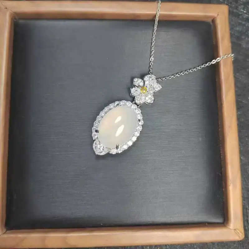 JUNWEN Chalcedony Necklaces Unisex-2