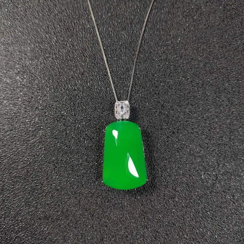 Grace Chalcedony Necklaces Women's-1