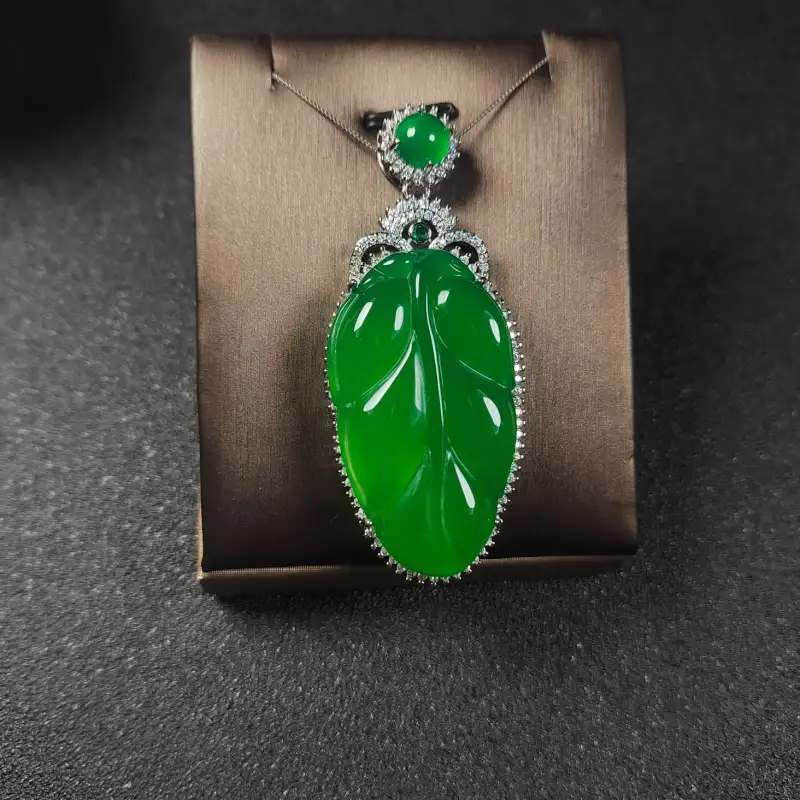 Grace Chalcedony Necklaces Women's-6