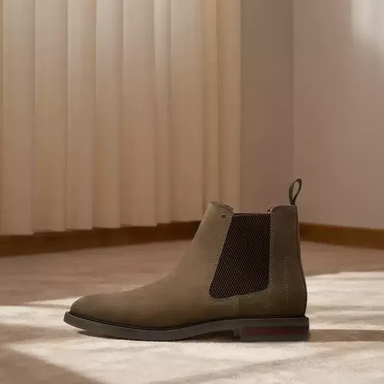 Clarks Chelsea Boots Men's Gray-4