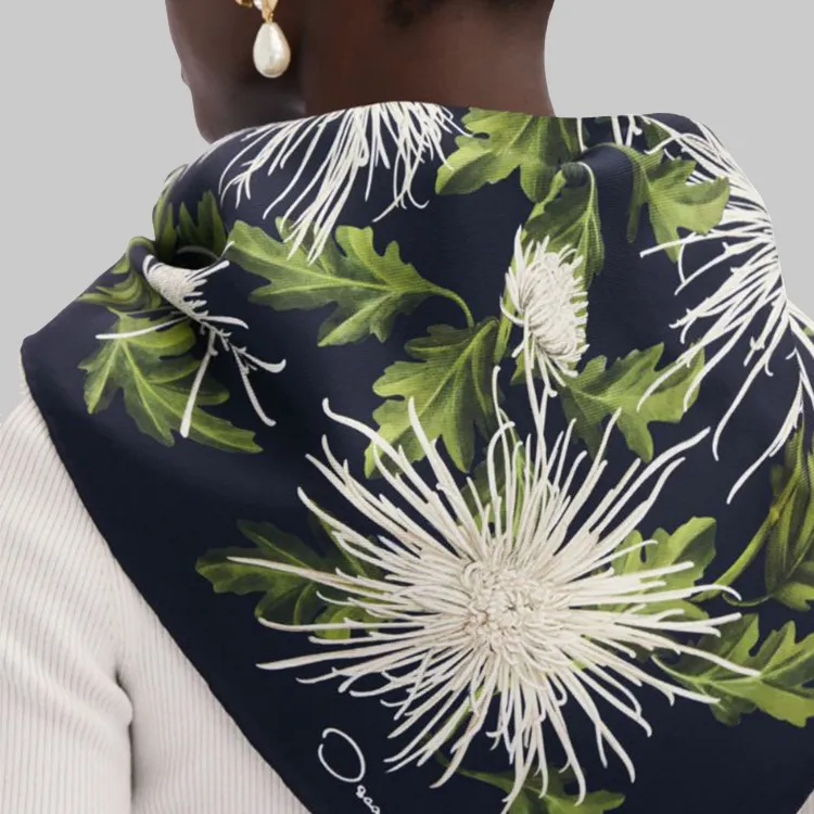 Oscar De La Renta Chrysanthemum Silk Twill Scarf-2
