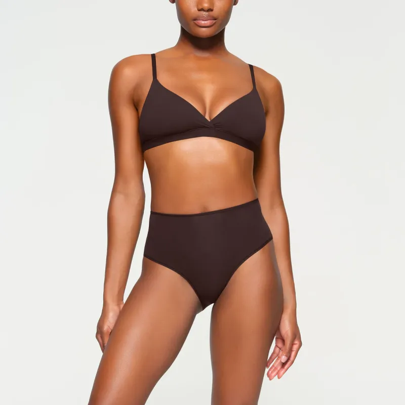 SKIMS FITS EVERYBODY CROSSOVER BRALETTE Bra Women's Front Desk Shown Color Name ESPRESSO/Espresso Color-1