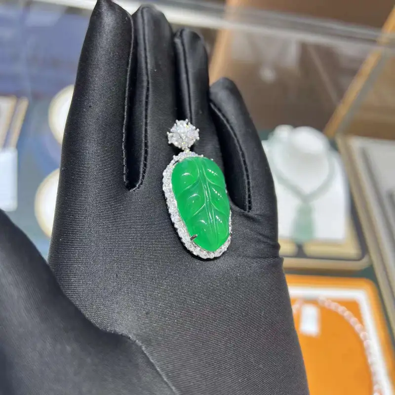 JUNWEN Chalcedony Necklaces Unisex-3