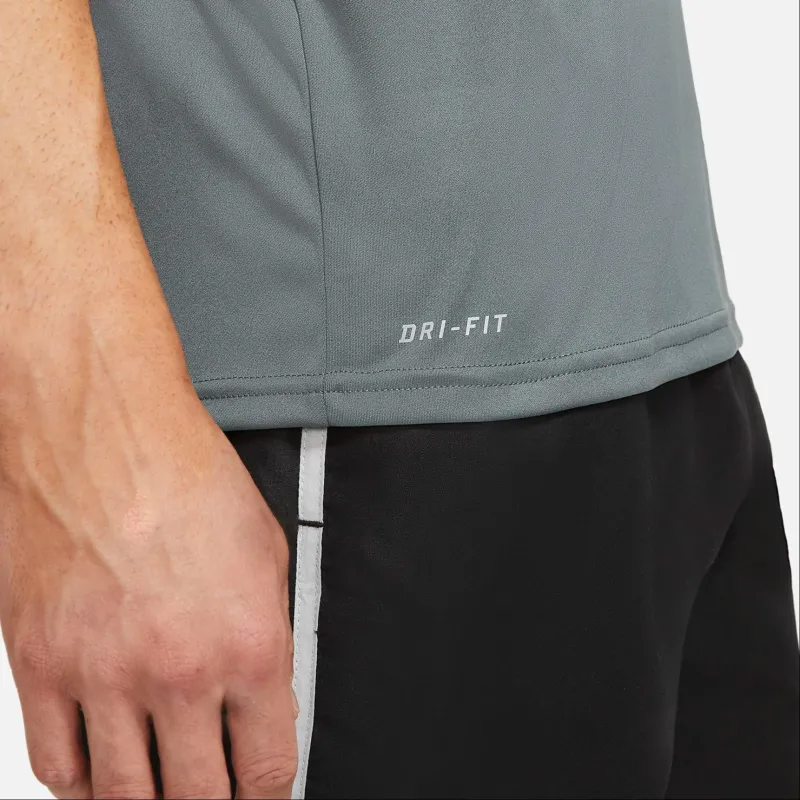 Nike Dri FIT Men's Sleeveless Swim Hydroguard Extended Size-4