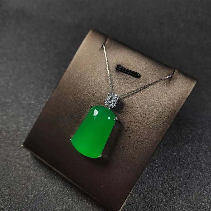 Grace Chalcedony Necklaces Women's-9