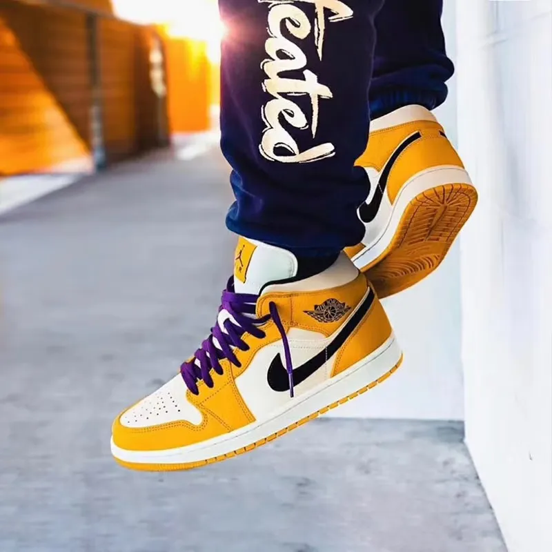 Jordan 1 mid lakers se best sale