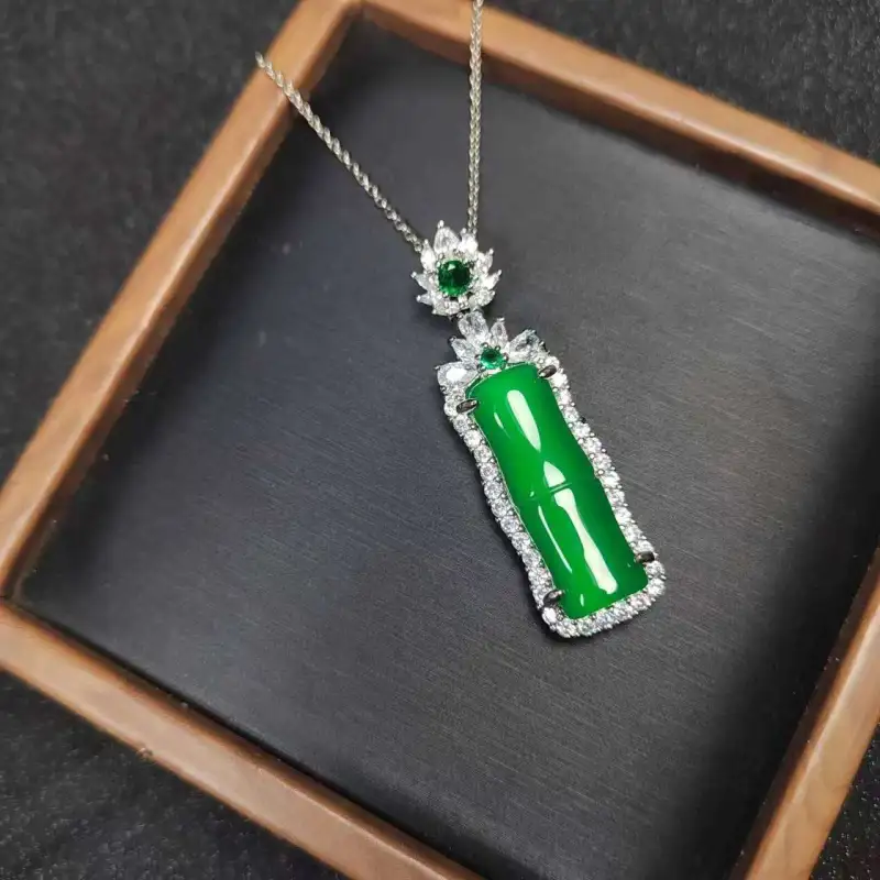 JUNWEN Chalcedony Necklaces Unisex-2