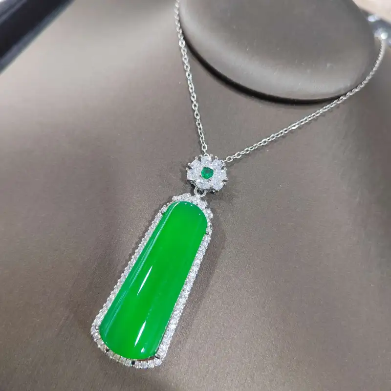 Grace Chalcedony Necklaces Women's-3