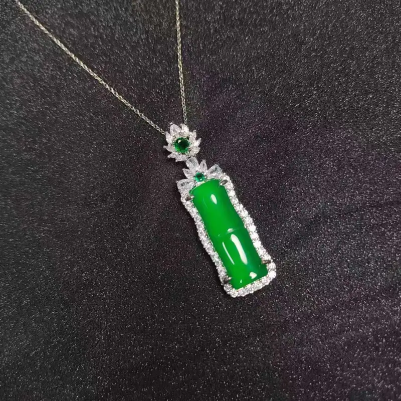 JUNWEN Chalcedony Necklaces Unisex-1