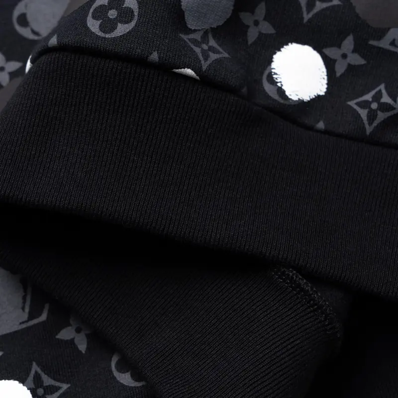 LOUIS VUITTON X Yayoi Kusama Infinity Dots Printed Crewneck-8