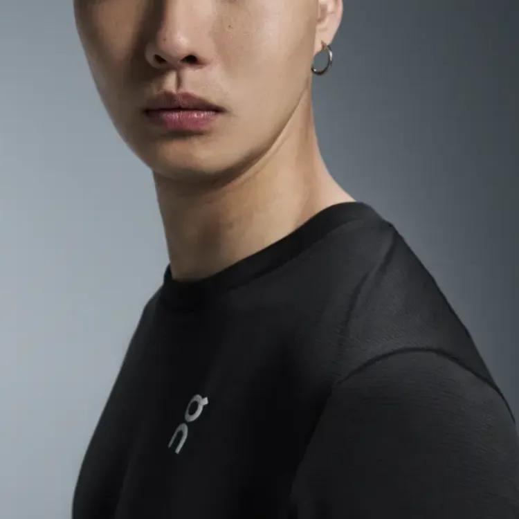 On Pace T Shirts Men Black-3