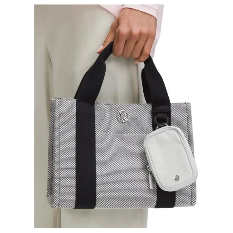 Lululemon Recycled Nylon Key Pouch Unisex Steam White-4
