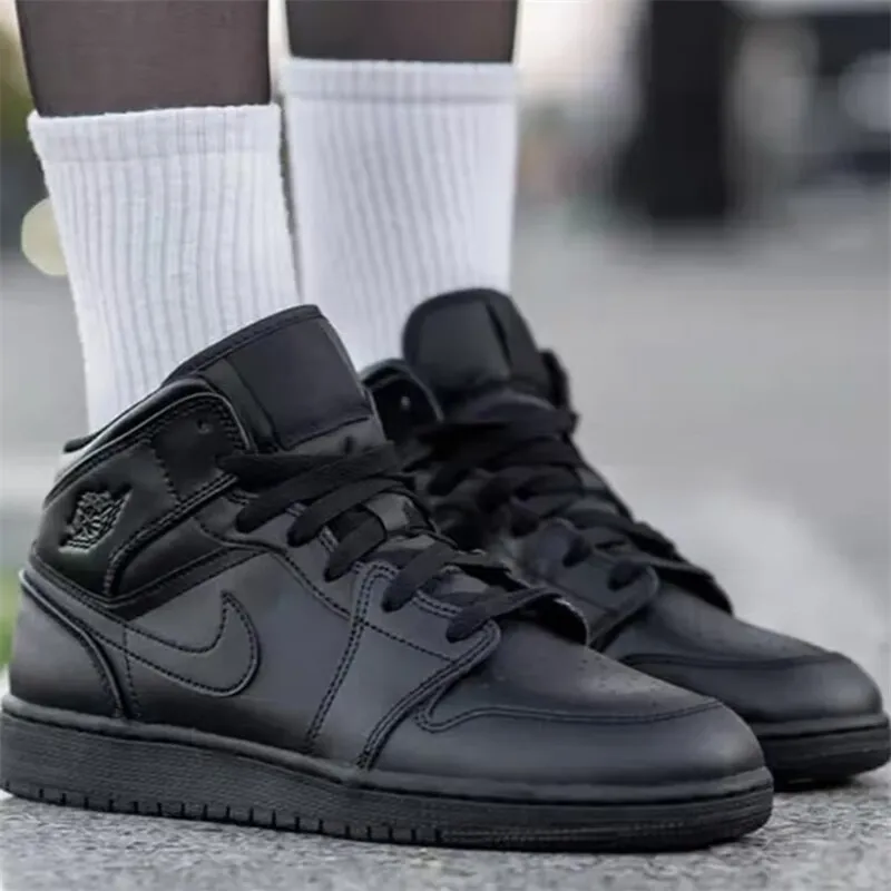 Jordan 1 Mid Triple Black GS-1