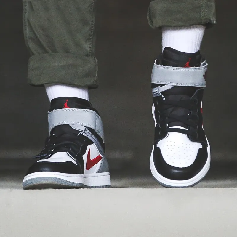 Jordan 1 High FlyEase Particle Grey GS-3
